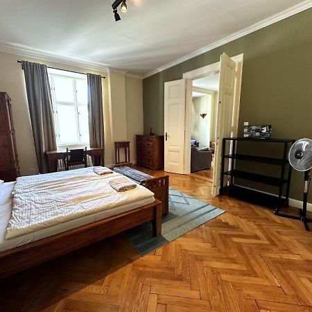 Gorkeho Apartment In City Centre Братислава Экстерьер фото