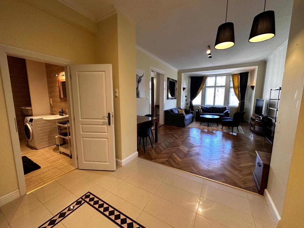 Gorkeho Apartment In City Centre Братислава Экстерьер фото