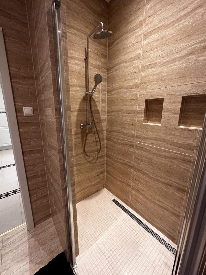 Gorkeho Apartment In City Centre Братислава Экстерьер фото