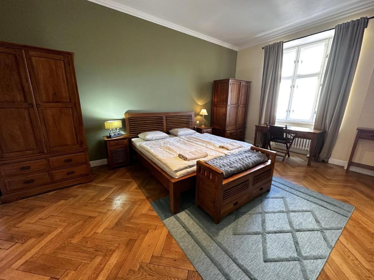 Gorkeho Apartment In City Centre Братислава Экстерьер фото