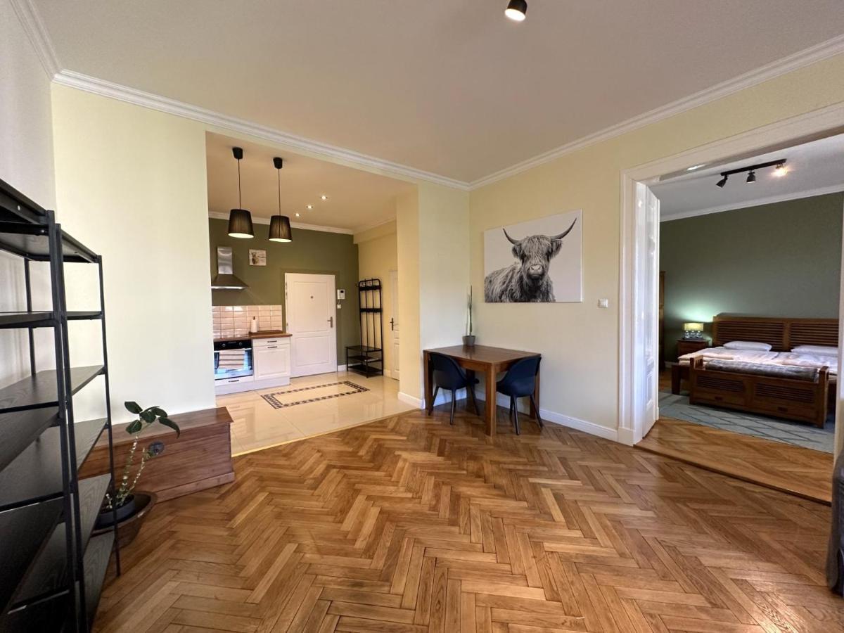 Gorkeho Apartment In City Centre Братислава Экстерьер фото