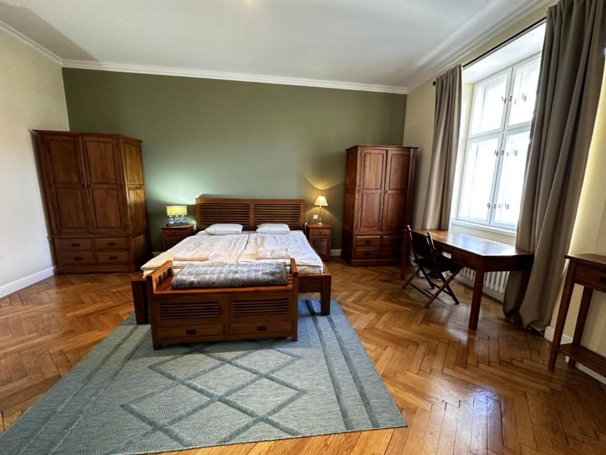 Gorkeho Apartment In City Centre Братислава Экстерьер фото